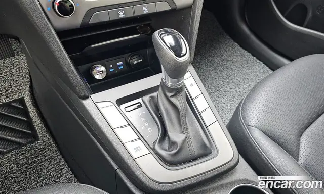 Hyundai Avante 2018 1.6 автомат (гидро), миниатюра 11