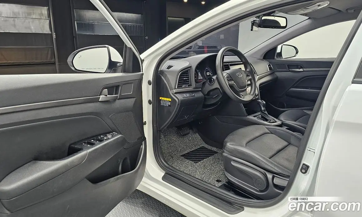 Hyundai Avante 2018 1.6 автомат (гидро), фото 12