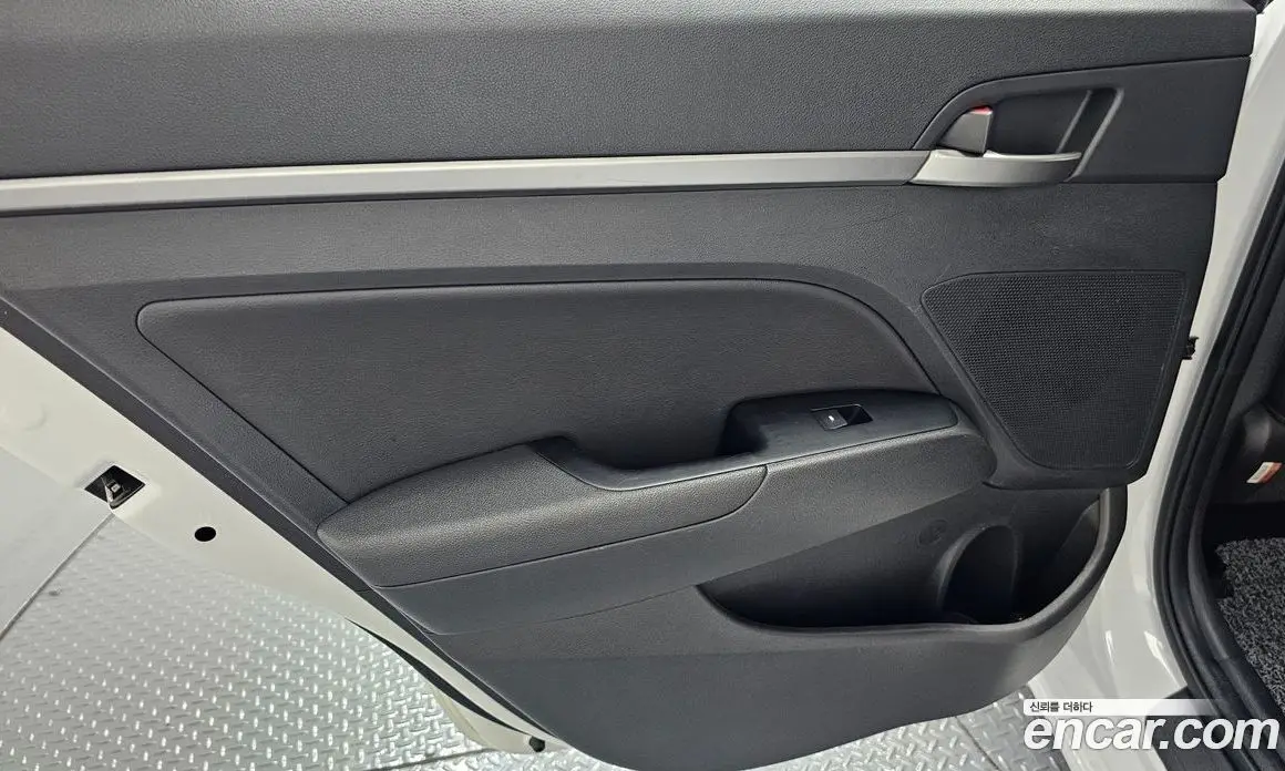 Hyundai Avante 2018 1.6 автомат (гидро), фото 14