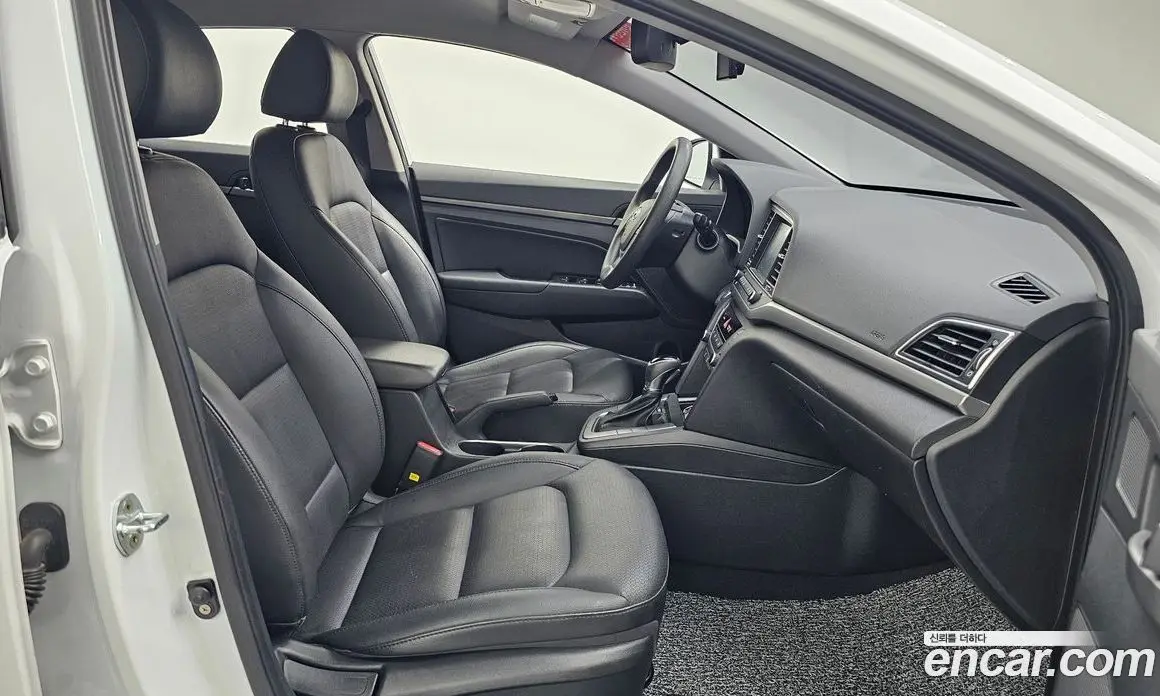 Hyundai Avante 2018 1.6 автомат (гидро), фото 16