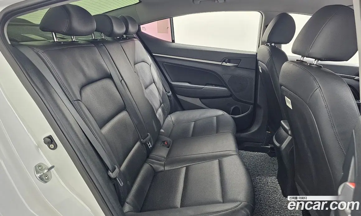 Hyundai Avante 2018 1.6 автомат (гидро), фото 17