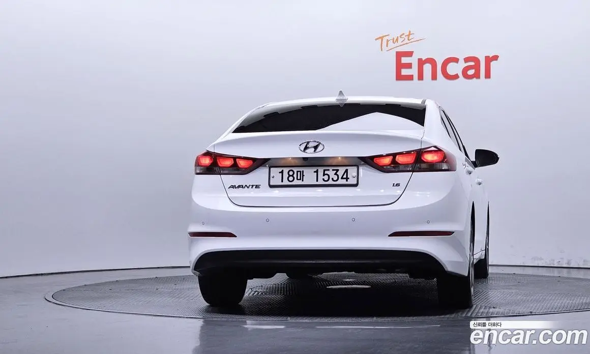 Hyundai Avante 2018 1.6 автомат (гидро), фото 3