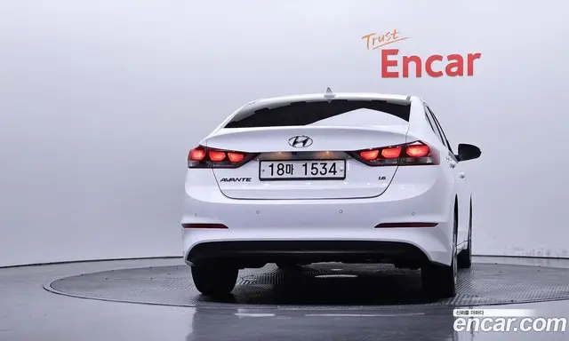 Hyundai Avante 2018 1.6 автомат (гидро), миниатюра 3