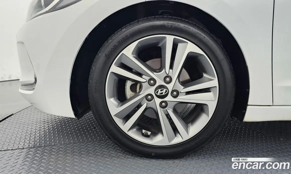 Hyundai Avante 2018 1.6 автомат (гидро), фото 4
