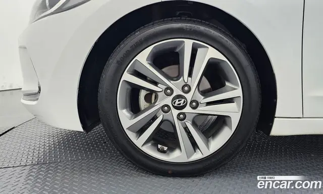 Hyundai Avante 2018 1.6 автомат (гидро), миниатюра 4