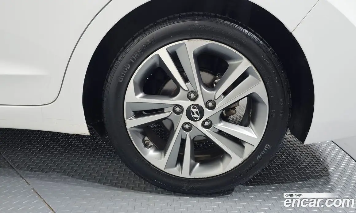 Hyundai Avante 2018 1.6 автомат (гидро), фото 6