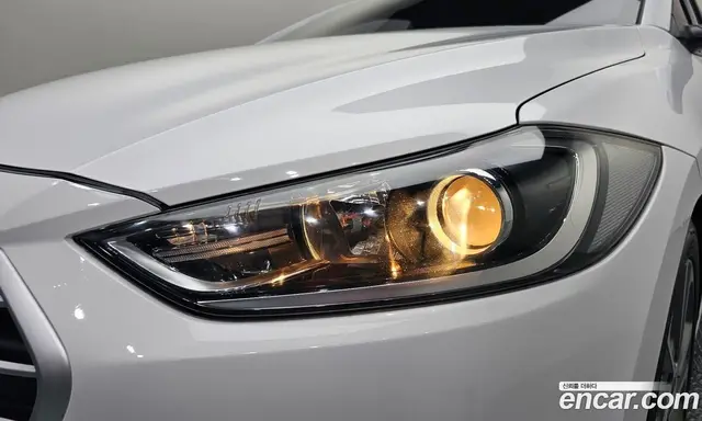 Hyundai Avante 2018 1.6 автомат (гидро), миниатюра 7