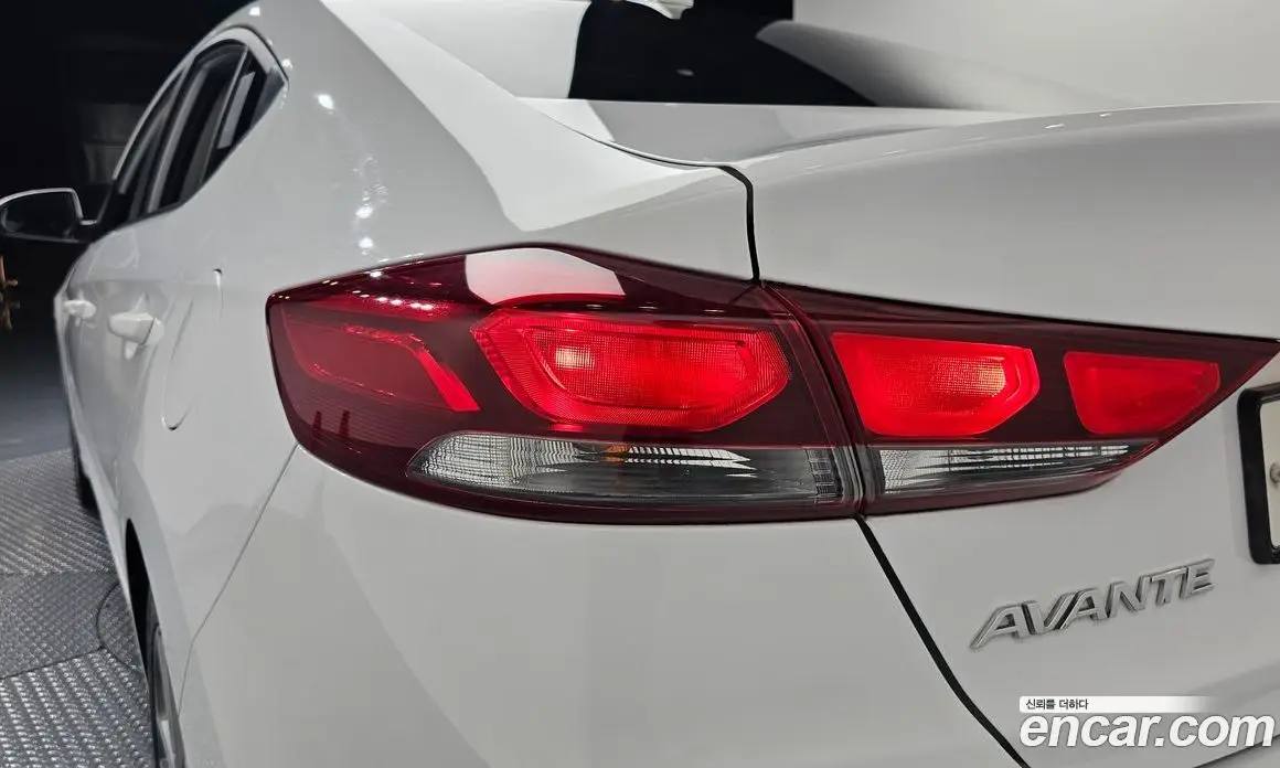 Hyundai Avante 2018 1.6 автомат (гидро), фото 8