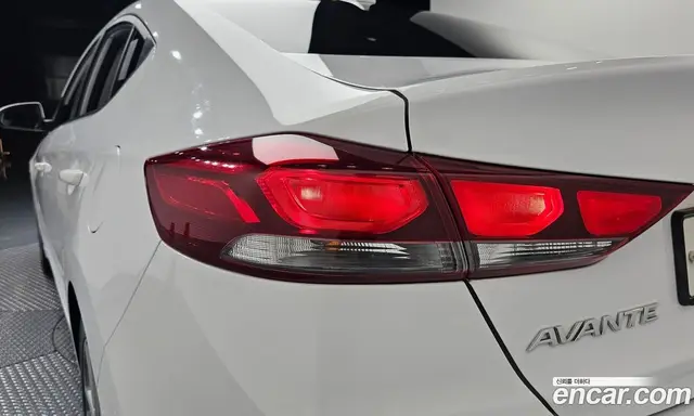 Hyundai Avante 2018 1.6 автомат (гидро), миниатюра 8