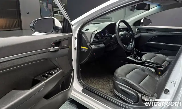 Hyundai Avante 2019 1.6 автомат (гидро), миниатюра 11