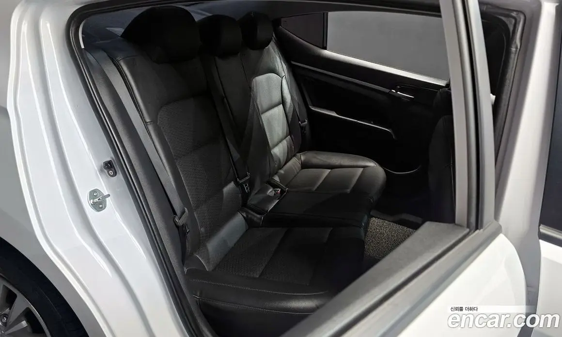 Hyundai Avante 2019 1.6 автомат (гидро), фото 12