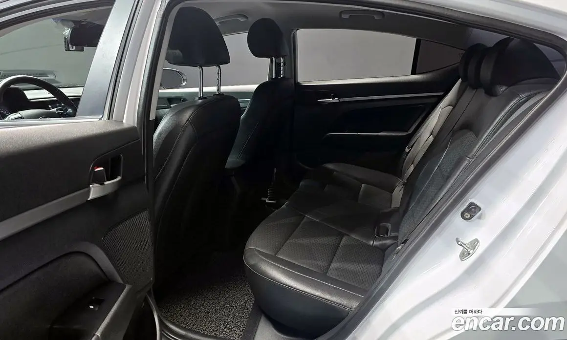 Hyundai Avante 2019 1.6 автомат (гидро), фото 13