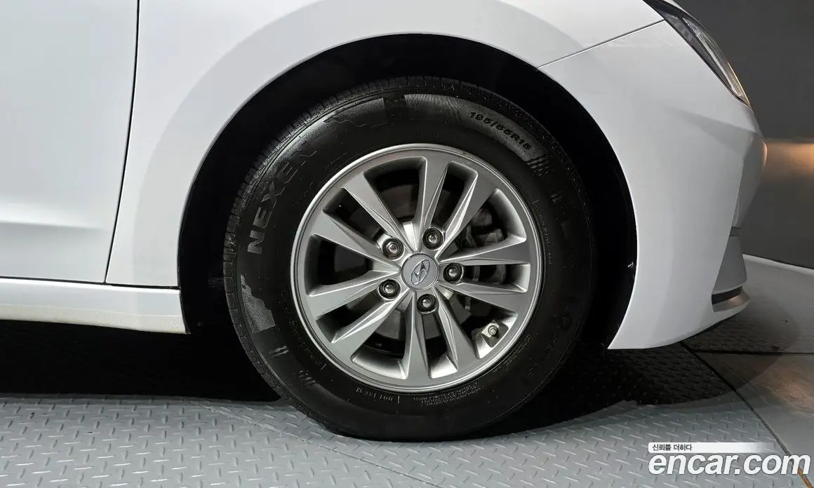 Hyundai Avante 2019 1.6 автомат (гидро), фото 5