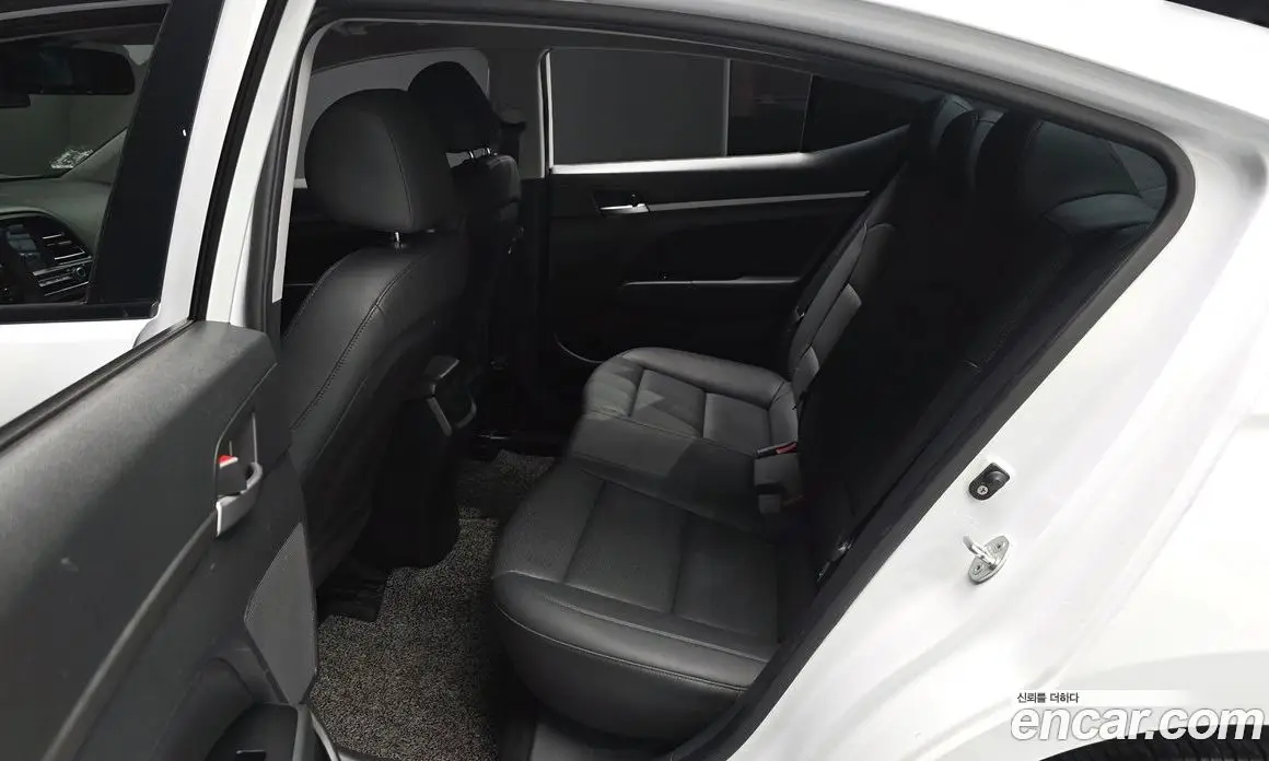 Hyundai Avante 2019 1.6 автомат (гидро), фото 11