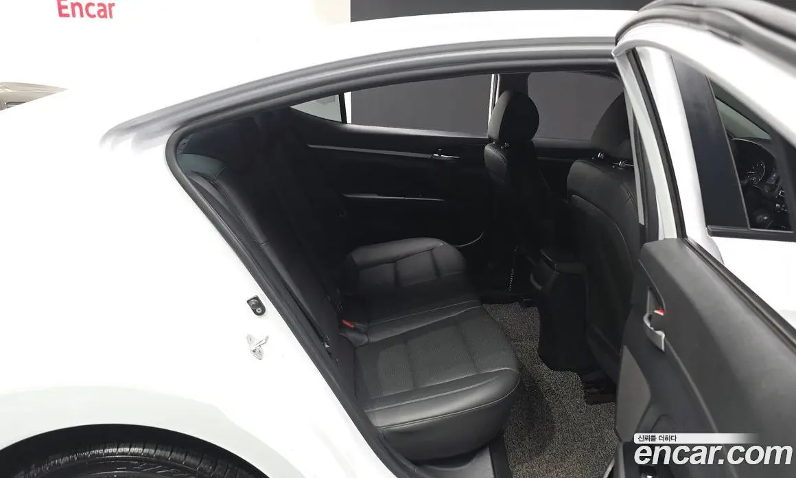 Hyundai Avante 2019 1.6 автомат (гидро), фото 12