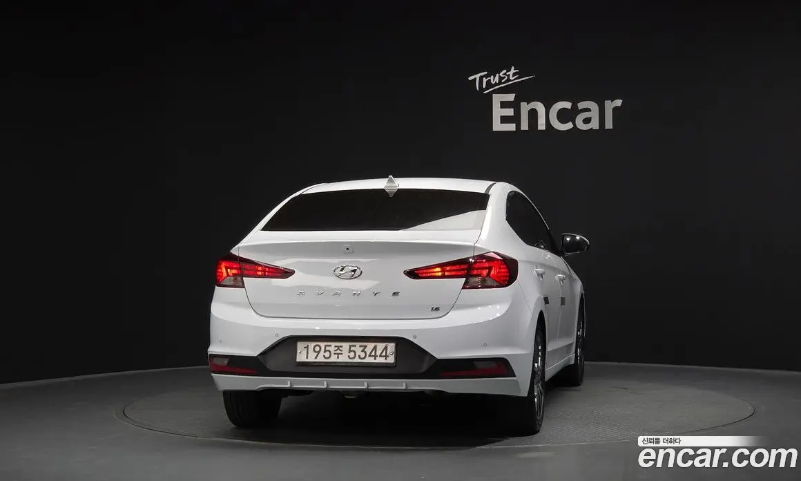 Hyundai Avante 2019 1.6 автомат (гидро), фото 4