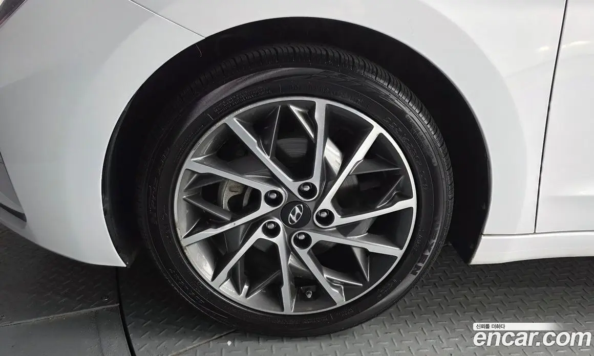 Hyundai Avante 2019 1.6 автомат (гидро), фото 5