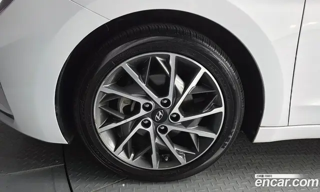 Hyundai Avante 2019 1.6 автомат (гидро), миниатюра 5