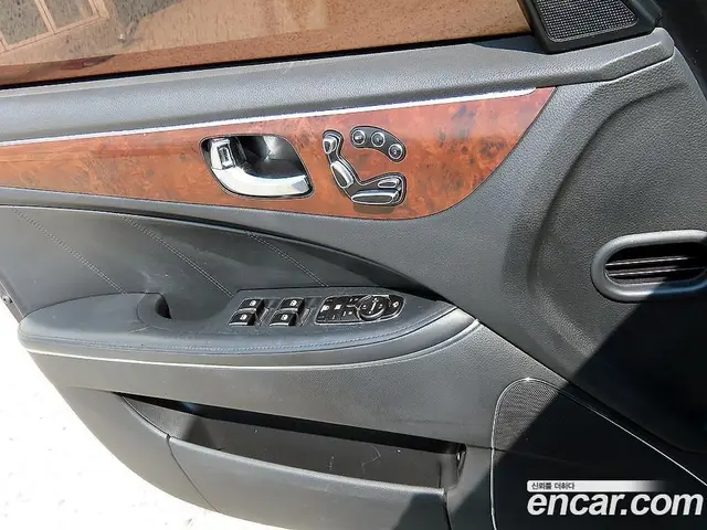 Hyundai Equus 2009 3.8 автомат (гидро), миниатюра 11