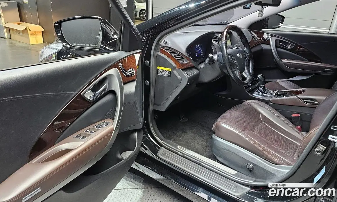 Hyundai Grandeur 2015 3.0 автомат (гидро), фото 13