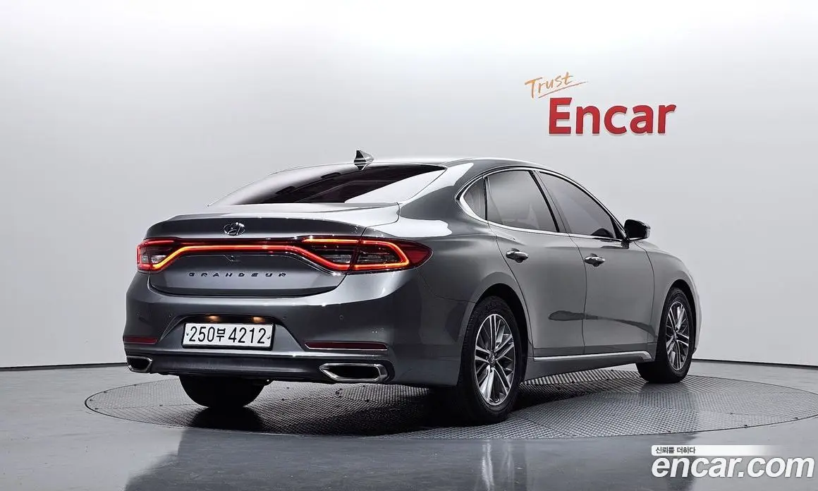 Hyundai Grandeur 2017 2.4 автомат (гидро), фото 2 Hyundai Grandeur 2017 2.4 автомат (гидро), фото 2