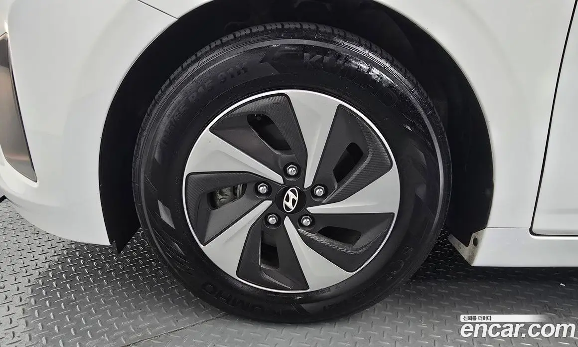 Hyundai Ioniq 2016 1.6 автомат (гидро), фото 5