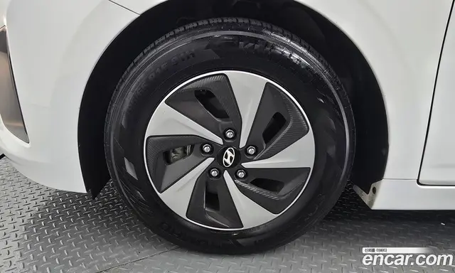 Hyundai Ioniq 2016 1.6 автомат (гидро), миниатюра 5
