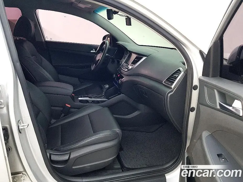 Hyundai Tucson 2016 1.7 автомат (гидро), фото 16