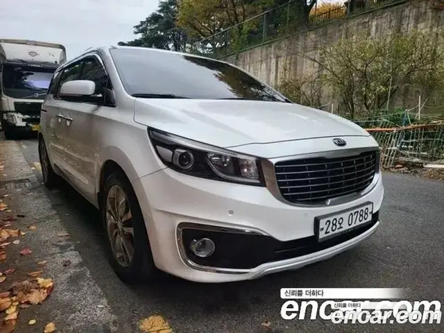 Kia Carnival 2016 2.2 автомат (гидро), миниатюра 2