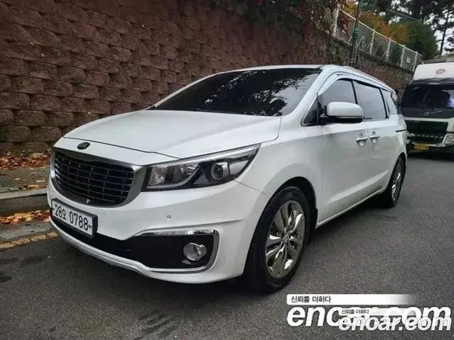 Kia Carnival 2016 2.2 автомат (гидро), миниатюра 3