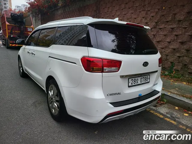 Kia Carnival 2016 2.2 автомат (гидро), миниатюра 5
