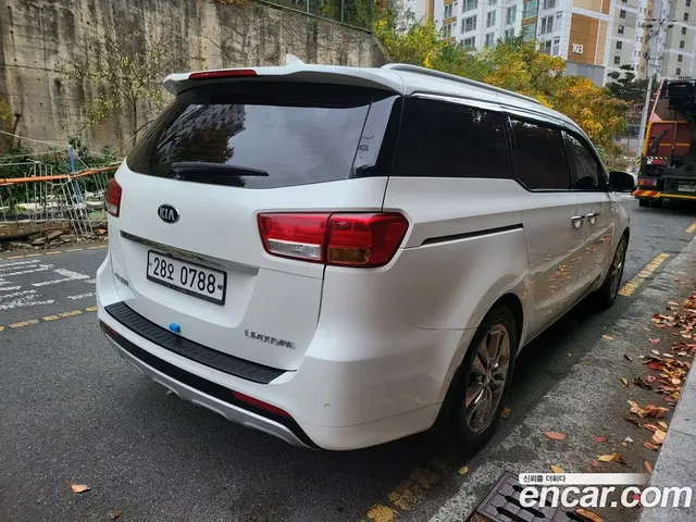 Kia Carnival 2016 2.2 автомат (гидро), миниатюра 6