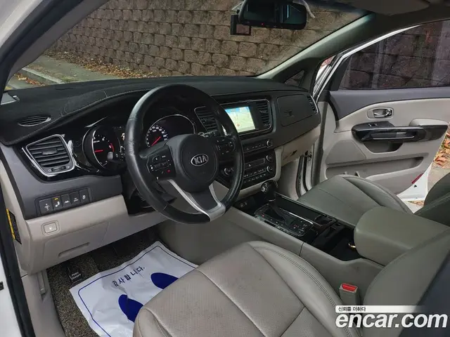 Kia Carnival 2016 2.2 автомат (гидро), миниатюра 7