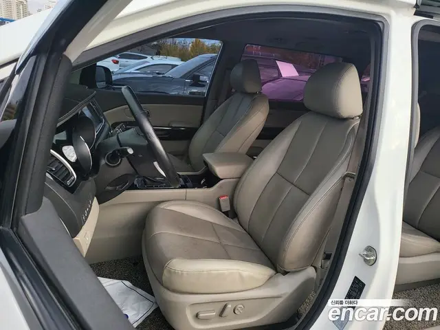 Kia Carnival 2016 2.2 автомат (гидро), миниатюра 8