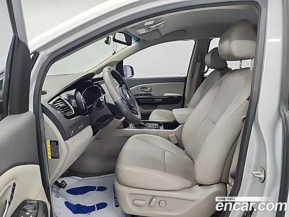 Kia Carnival 2016 3.3 автомат (гидро), фото 11 Kia Carnival 2016 3.3 автомат (гидро), фото 11