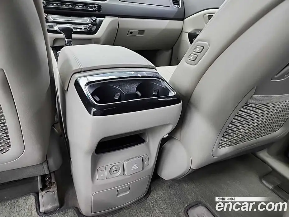 Kia Carnival 2016 3.3 автомат (гидро), фото 13 Kia Carnival 2016 3.3 автомат (гидро), фото 13