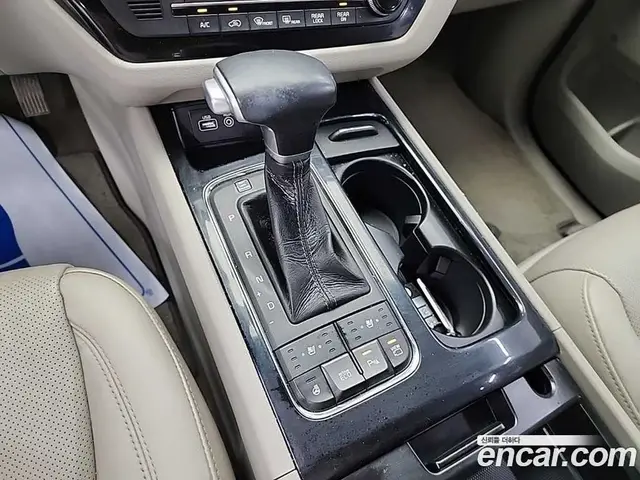 Kia Carnival 2016 3.3 автомат (гидро), миниатюра 8 Kia Carnival 2016 3.3 автомат (гидро), миниатюра 8