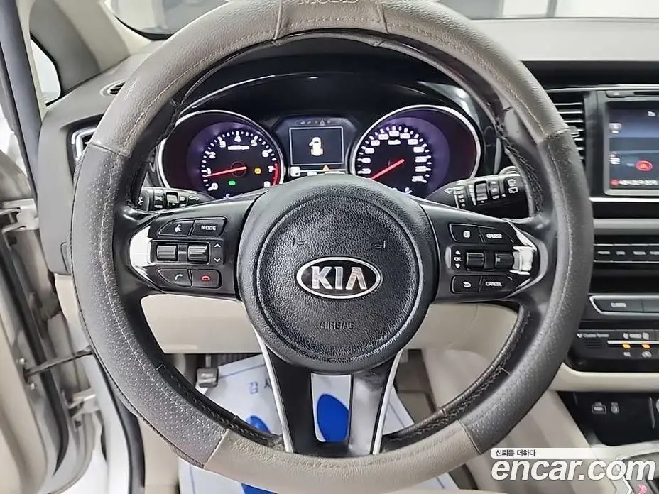 Kia Carnival 2016 3.3 автомат (гидро), фото 9 Kia Carnival 2016 3.3 автомат (гидро), фото 9