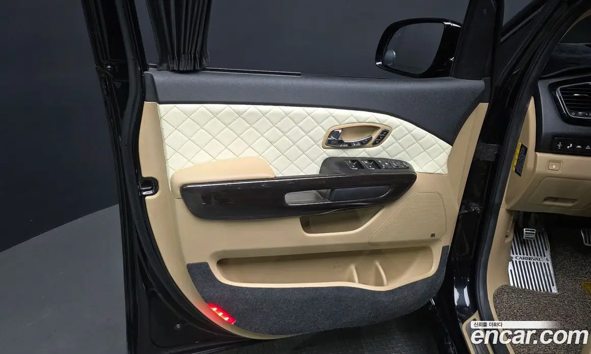 Kia Carnival 2017 2.2 автомат (гидро), фото 15 Kia Carnival 2017 2.2 автомат (гидро), фото 15