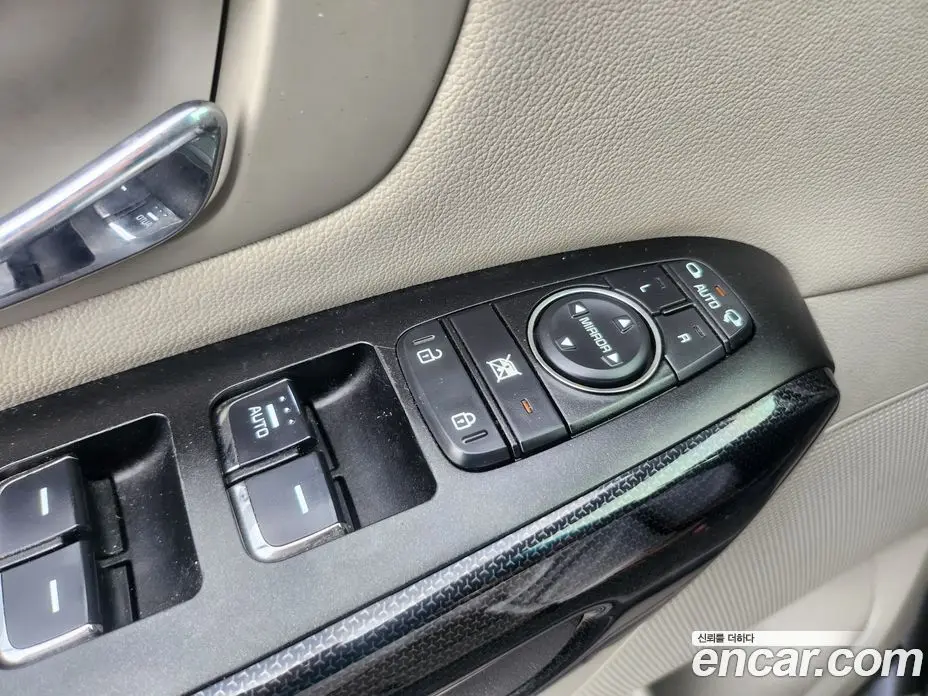 Kia Carnival 2017 2.2 автомат (гидро), фото 16 Kia Carnival 2017 2.2 автомат (гидро), фото 16