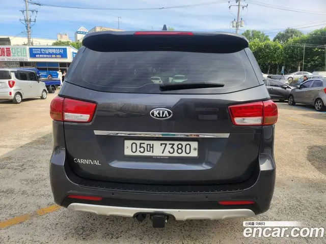 Kia Carnival 2017 2.2 автомат (гидро), миниатюра 4 Kia Carnival 2017 2.2 автомат (гидро), миниатюра 4