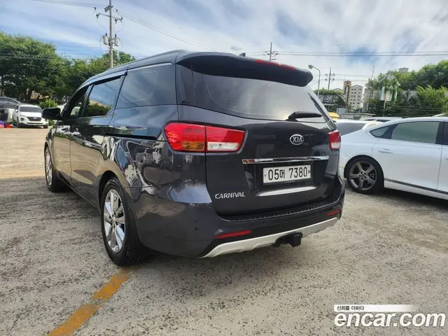 Kia Carnival 2017 2.2 автомат (гидро), миниатюра 5 Kia Carnival 2017 2.2 автомат (гидро), миниатюра 5