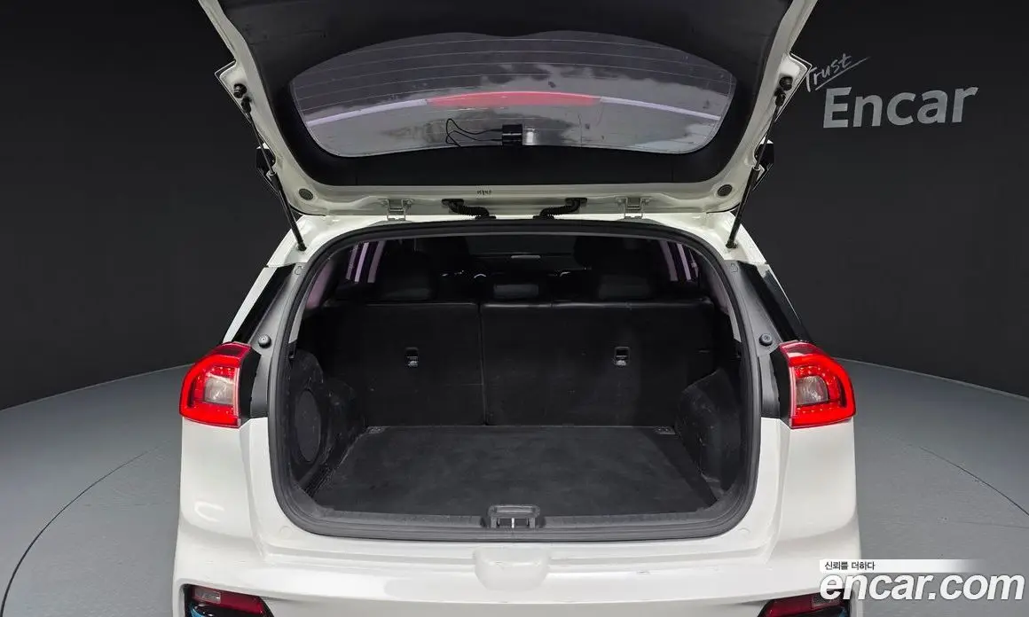 Kia Niro 2018 0.2 автомат (гидро), фото 20