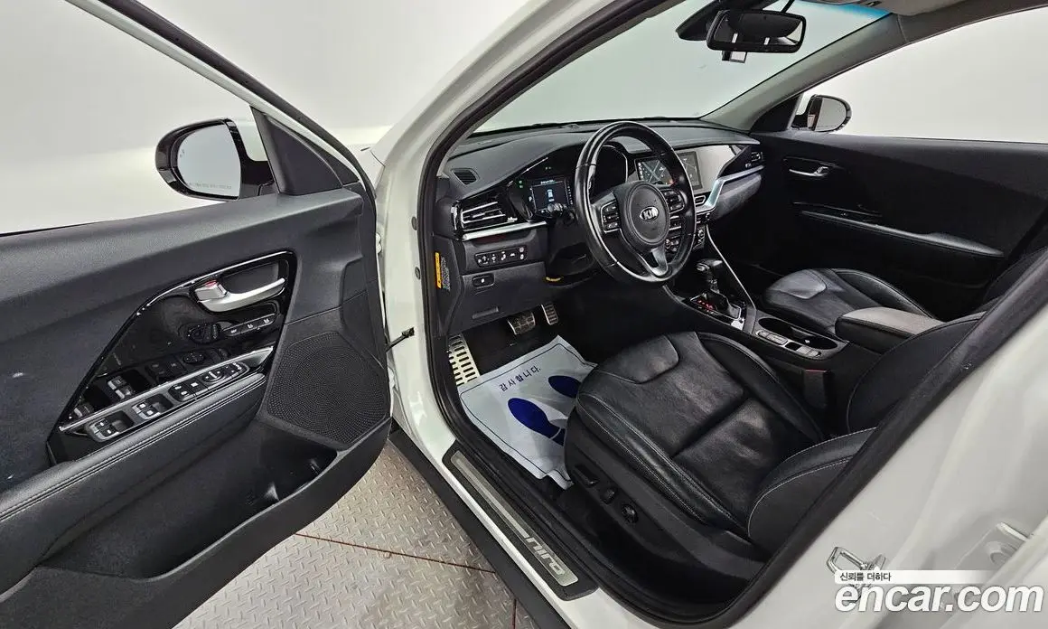 Kia Niro 2020 1.6 автомат (гидро), фото 10