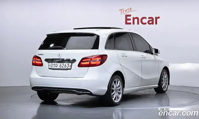 Mercedes-Benz B-Class 2017 2.1 автомат (гидро), миниатюра 2
