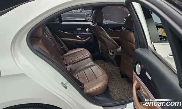 Mercedes-Benz E-Class 2016 2.0 автомат (гидро), миниатюра 11