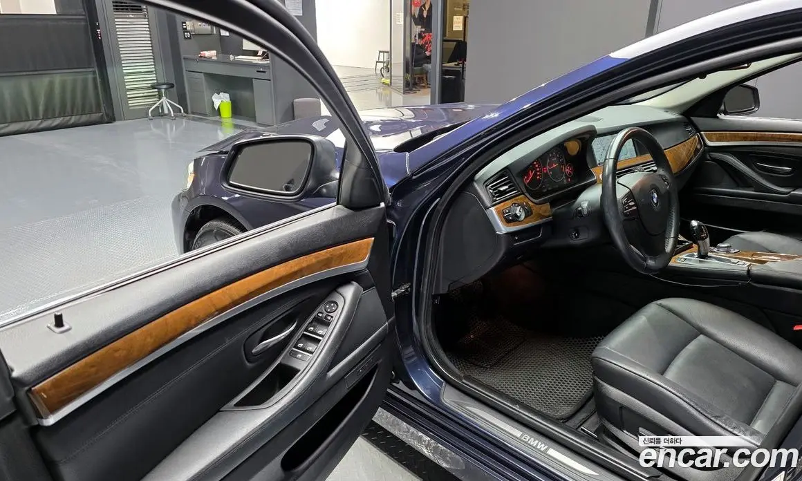 BMW 5 серия 2010 2.5 автомат (гидро), фото 11
