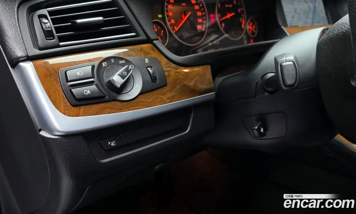 BMW 5 серия 2010 2.5 автомат (гидро), фото 17