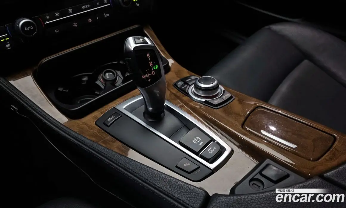 BMW 5 серия 2010 2.5 автомат (гидро), фото 9