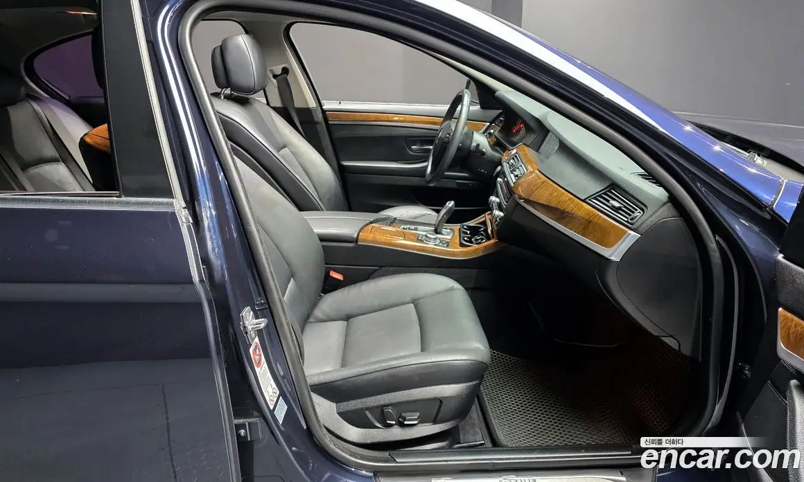 BMW 5 серия 2010 2.5 автомат (гидро), фото 10